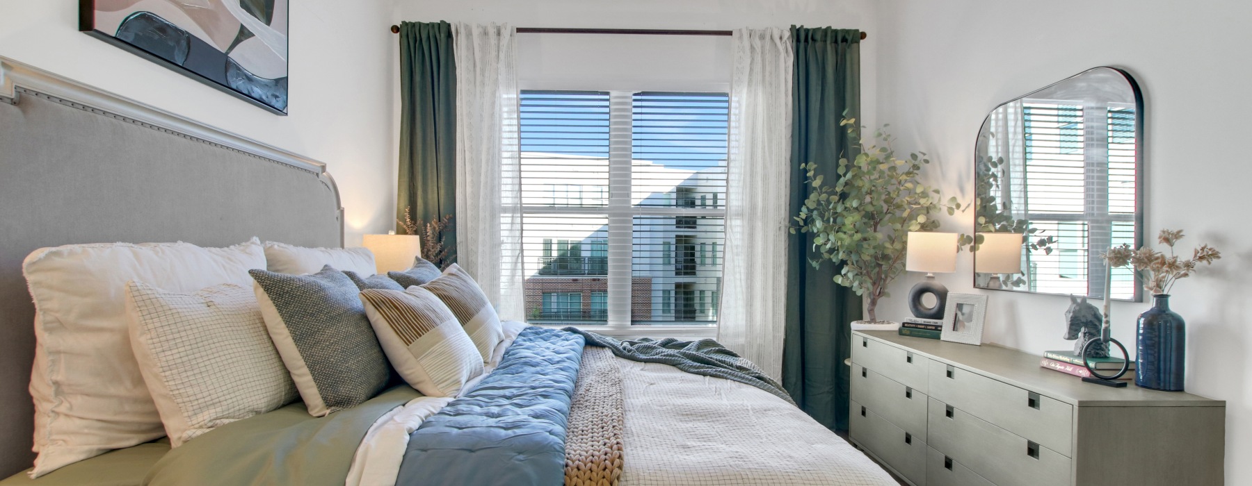 bed room with pillows